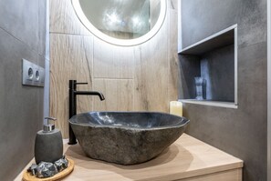 Bathtub, hair dryer, towels