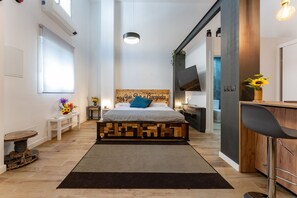 Tabla de planchar con plancha, wifi gratis, ropa de cama