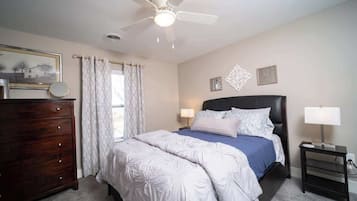 3 habitaciones, tabla de planchar con plancha, wifi y ropa de cama