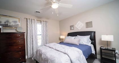 Bettendorf Gem: 3BR Apartment w/ King Suite & Office!