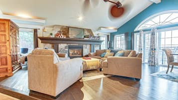 Smart TV, fireplace