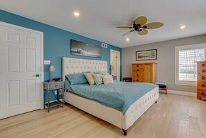 4 bedrooms, desk, iron/ironing board, free WiFi