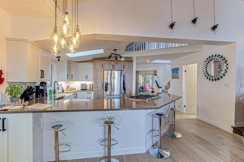 Lakefront View w Private BEACH! - Spacious Luxury Estate Home ~ Pet Friendly