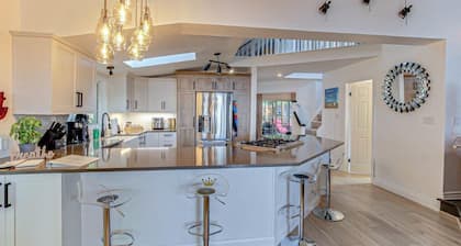 Lakefront View w Private BEACH! - Spacious Luxury Estate Home ~ Pet Friendly