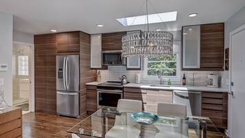 Apartemen | Makan di kamar