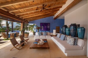 Villa | Terrace/patio