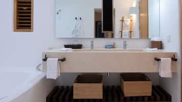 Villa | Baño | Toallas, jabón, shampoo, papel de baño