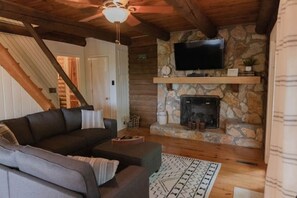 スマートテレビ、暖炉、テレビゲーム、DVD プレーヤー