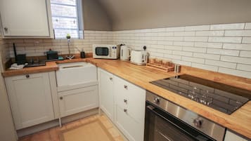 電冰箱、洗碗機、電熱水壺、烤麵包機