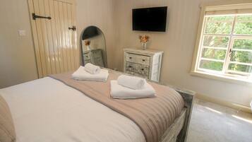 2 bedrooms, individually decorated, individually furnished, free WiFi