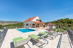 Villa, plusieurs lits | Piscine