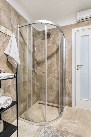 Villa, Multiple Beds | Bathroom | Shower, free toiletries, hair dryer, towels - Luxury Villa With Heated Pool & Magnificent View (Ružic)