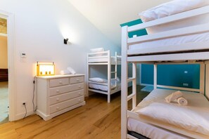 6 dormitorios, tabla de planchar con plancha, cuna de viaje y wifi