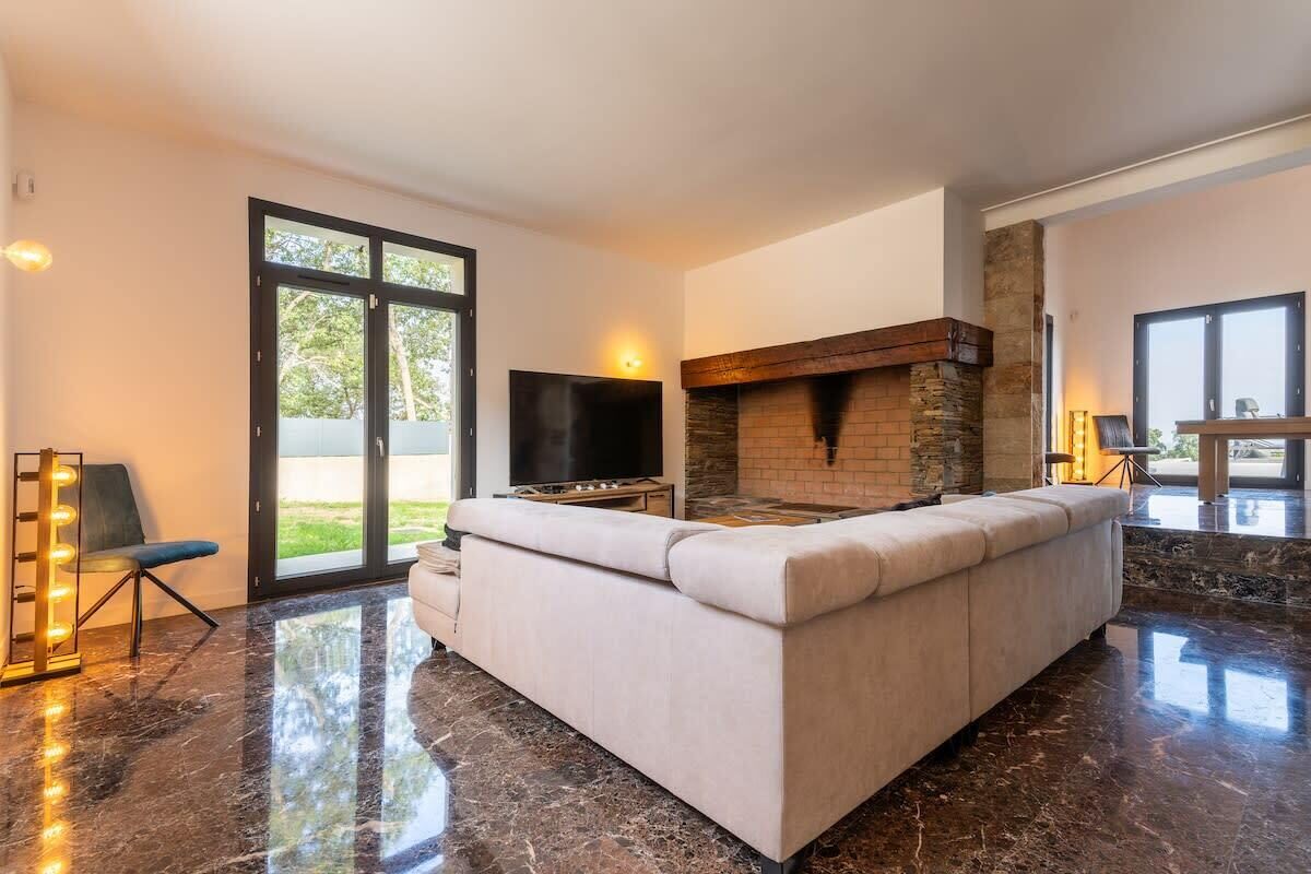 电视、壁炉、电子游戏、书