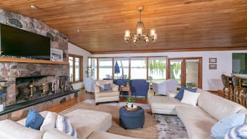 Smart TV, fireplace, DVD player, books