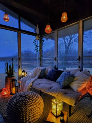 Smart TV, fireplace, DVD player, books