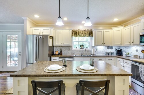 Hillsborough Vacation Rental ~ 18 Mi to Durham!