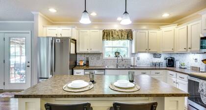 Hillsborough Vacation Rental ~ 18 Mi to Durham!