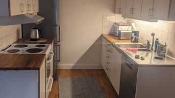 Apartamento, varias camas | Cocina privada | Frigorífico, microondas, horno y placa de cocina