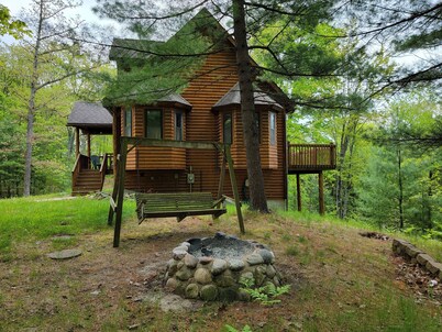 Amazing location in Irons Michigan is the fabulous Cool Creek Chalet. 