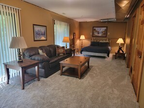 4 habitaciones, tabla de planchar con plancha y cuna de viaje 