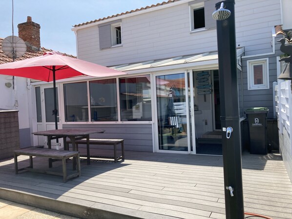 Outdoor dining - Maison la Plage à Pied à 200m (La Guérinière)