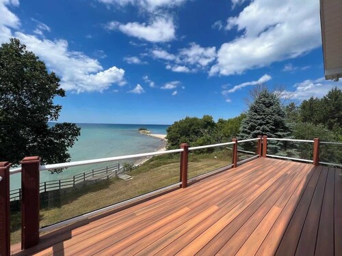 Stylish Home with Private Beach Views, Hot tub