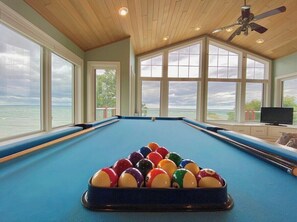 Game room - Stylish Home with Private Beach Views, Hot tub (Charlevoix)