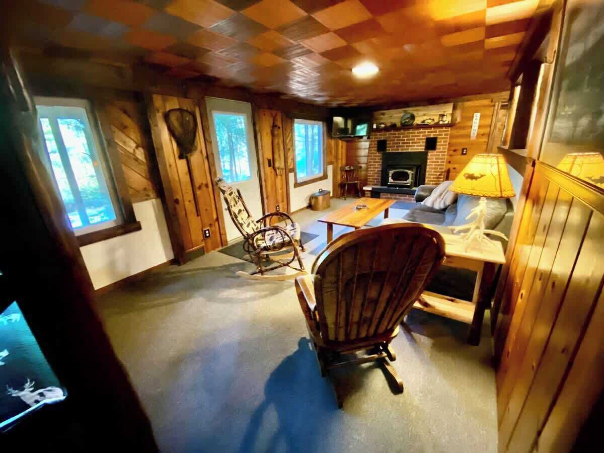 TV, fireplace, offices