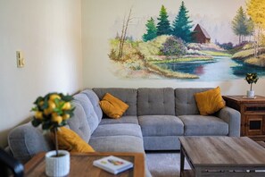 TV, peis og kontorer