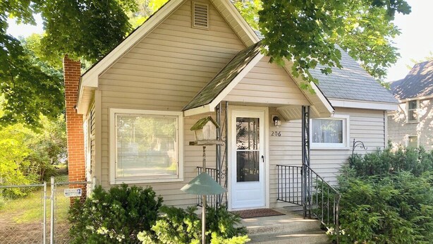 Exterior detail - Convenient 2 Bedroom Home in Traverse City (Traverse City)