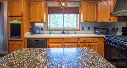 Spacious Leelanau Home Near Lake