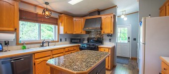 Spacious Leelanau Home Near Lake