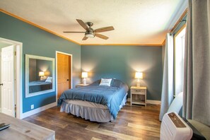 3 chambres, fer et planche à repasser, Wi-Fi, draps fournis