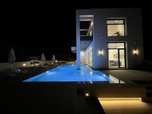 Luxury Villa | Terrace/patio
