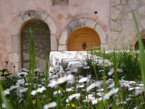 Exterior detail - Maison de Village Avec Balcon, vue Panoramique sur la Montagne, Four a Bois Wifi (Coursegoules)