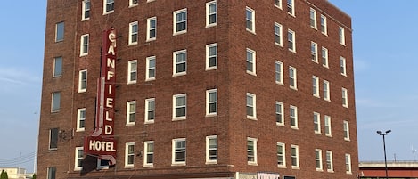 المنشأة من الخارج