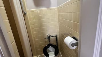 Standard Room, 1 Double Bed, Non Smoking, River View | 1 bedroom, in-room safe, blackout drapes, bed sheets