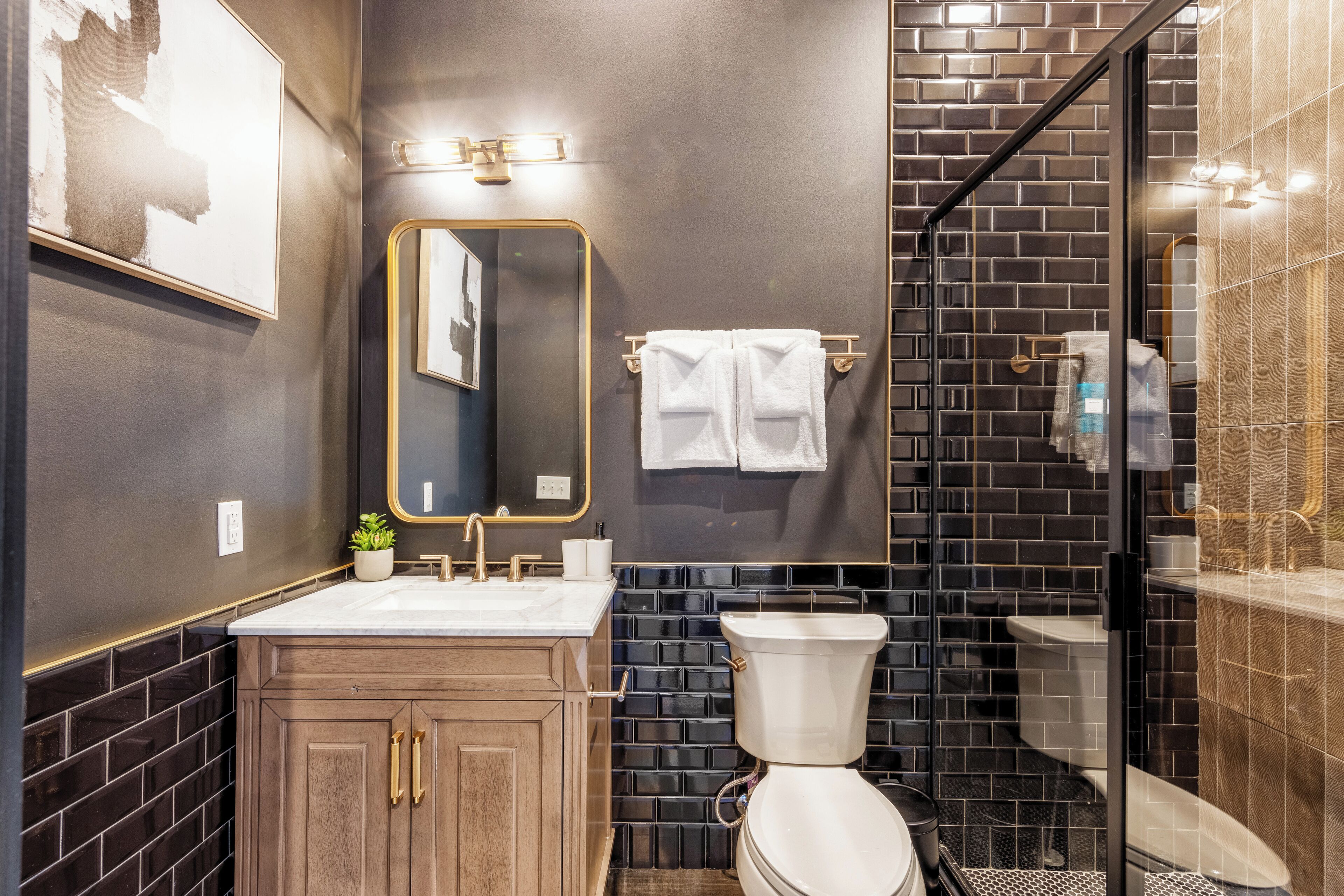 USL located in heart of Downtown Nashville 10 mins. from Broad way