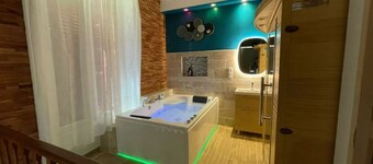 La Suite D'amour et Détente Jacuzzi et Sauna