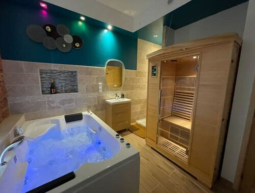 La Suite D'amour et Détente Jacuzzi et Sauna