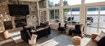 Modernist Lakefront Sojourn