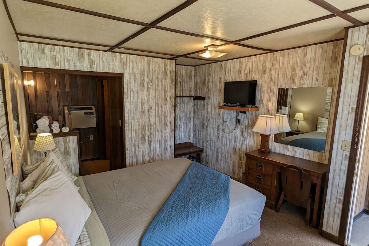 1 bedroom, pillow-top beds, free WiFi, bed sheets