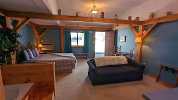 Suite Tradizionale, 1 letto queen | Area soggiorno | TV a schermo piatto 30 pollici con canali via cavo, TV
