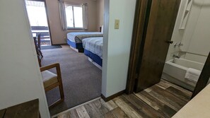 Traditional Room | Pillowtop beds, free WiFi, bed sheets - Nova Motel (Ludington)