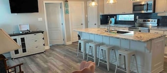 Castawaves- 2 bedroom 2 bath steps from the beach dog friendly