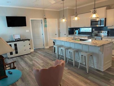 Castawaves- 2 bedroom 2 bath steps from the beach dog friendly