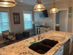 Interior - Castawaves- 2 bedroom 2 bath steps from the beach dog friendly (Crystal Beach)