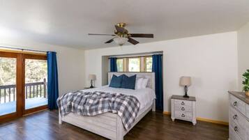 5 bedrooms, travel crib, WiFi