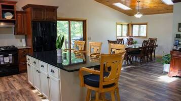 冰箱、微波炉、烤箱、炉灶